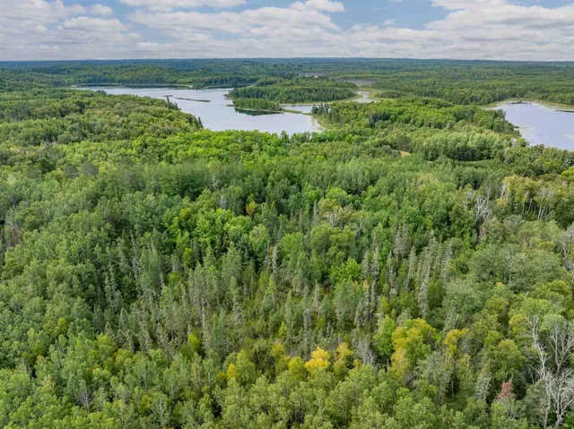 $599,000 | 32118 East Gunn Lake Trail, Marcell, MN 56657