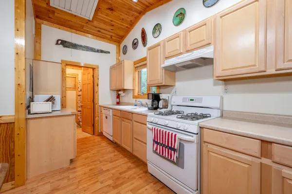 $599,000 | 32118 East Gunn Lake Trail, Marcell, MN 56657