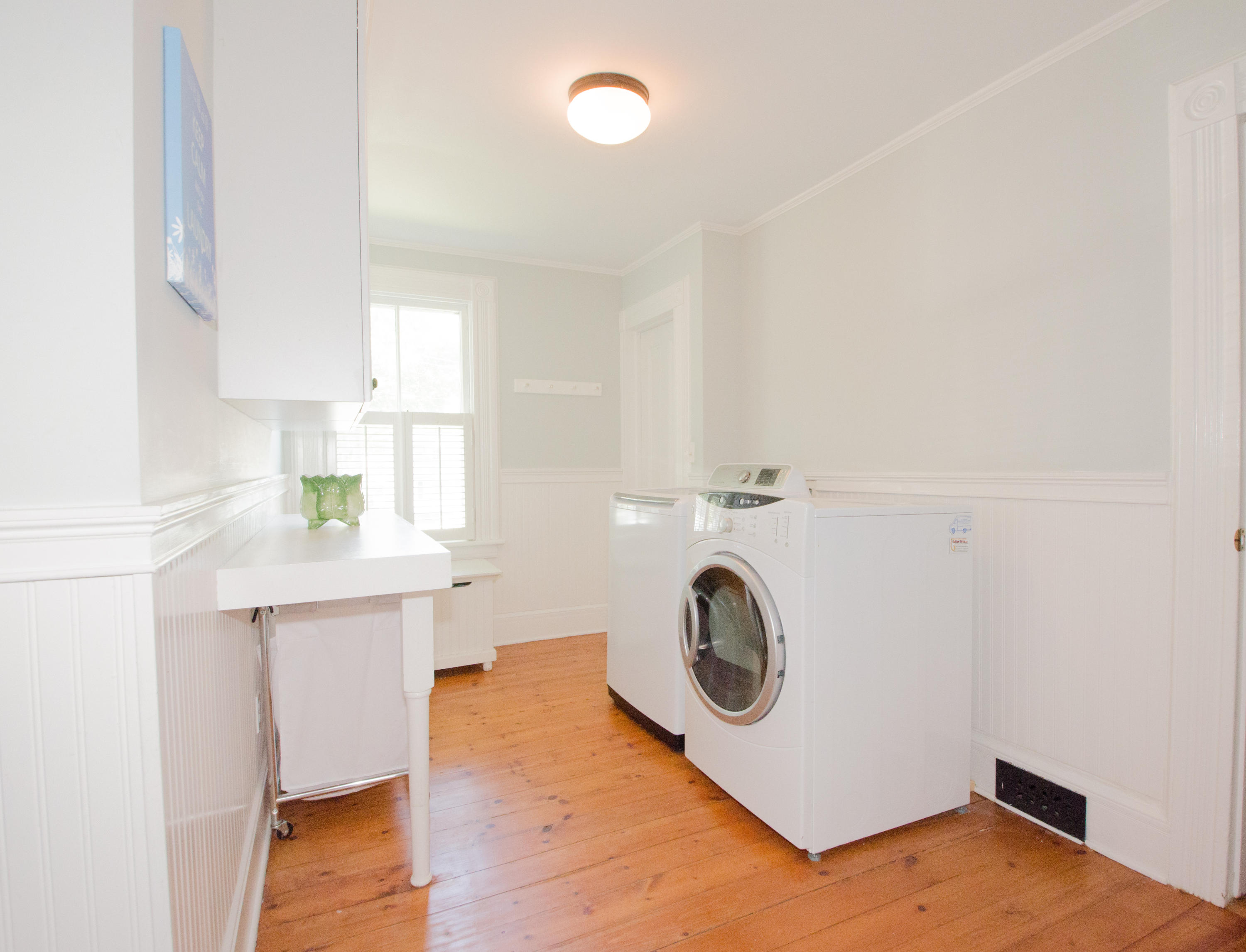 100 Hollow Tree Ridge Road Darien, CT 06820 - Photo 23 of 34 a kitchen with a washer and dryer