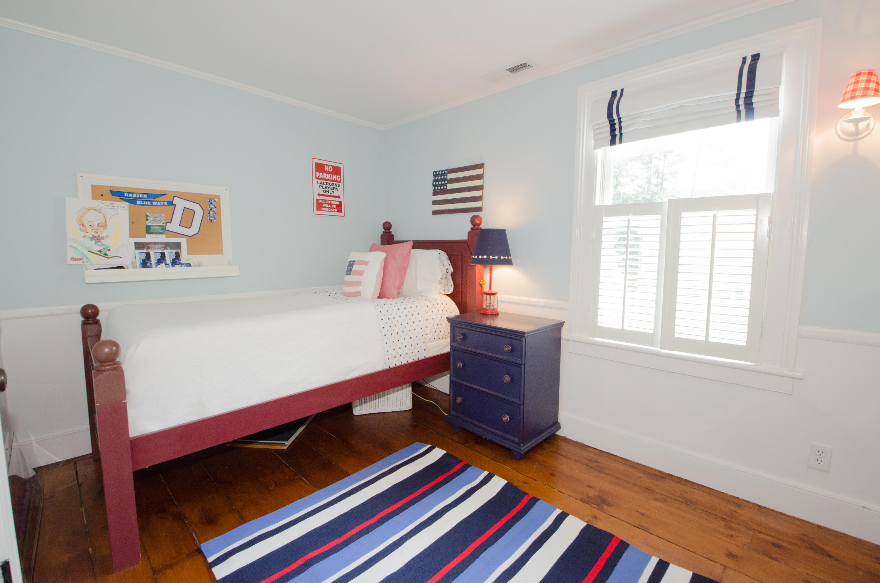 100 Hollow Tree Ridge Road Darien, CT 06820 - Photo 26 of 34 a bed room with a bed and a window