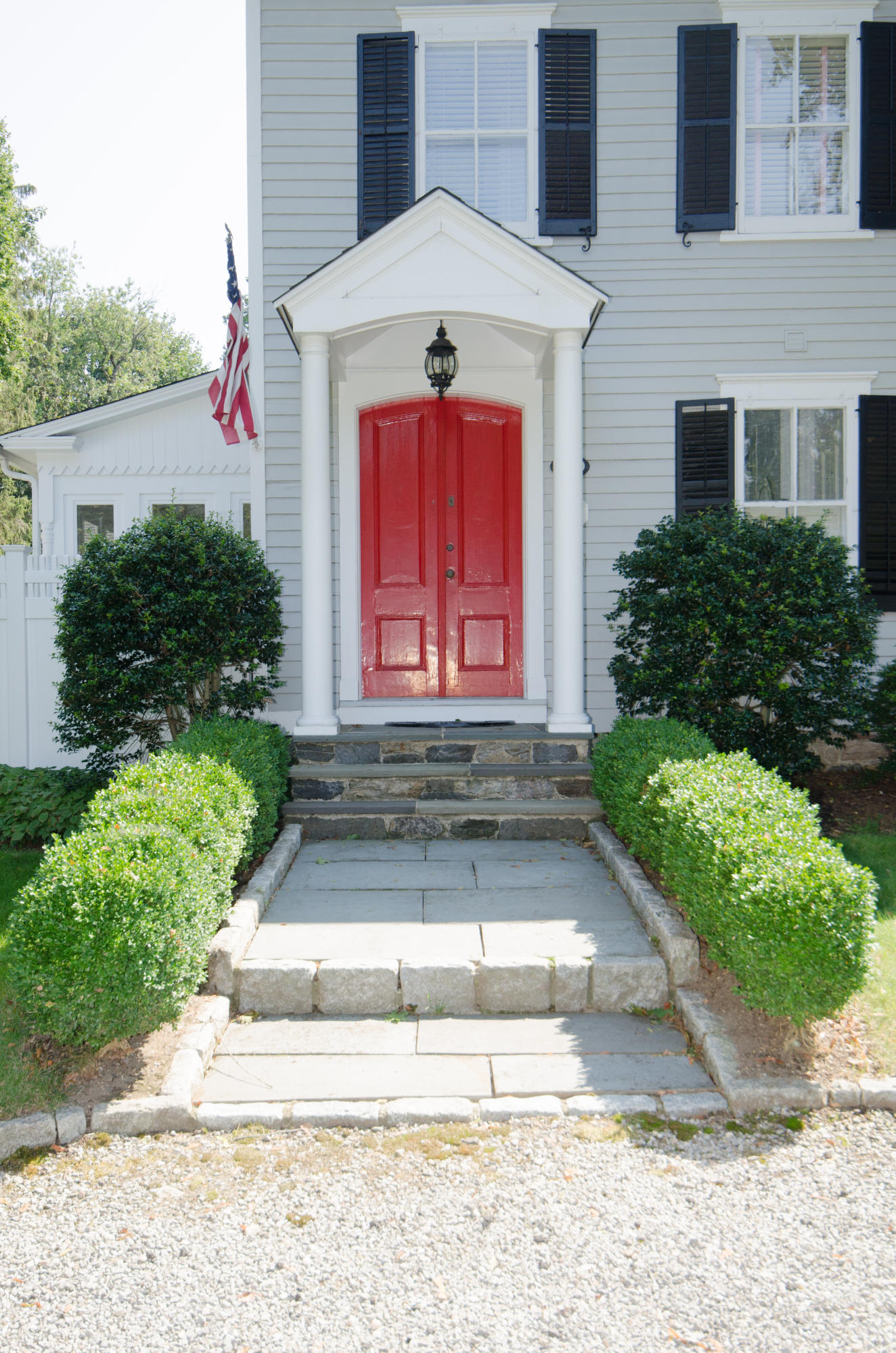 100 Hollow Tree Ridge Road Darien, CT 06820 - Photo 4 of 34 a front view of house with yard