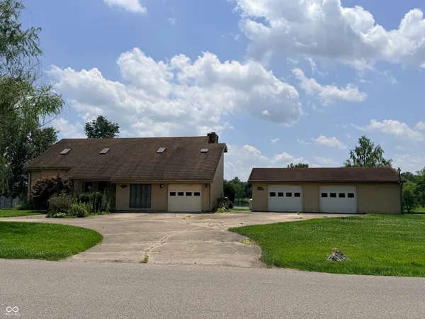 $1 | 10109 East County Road 275 North, Seymour, IN 47274