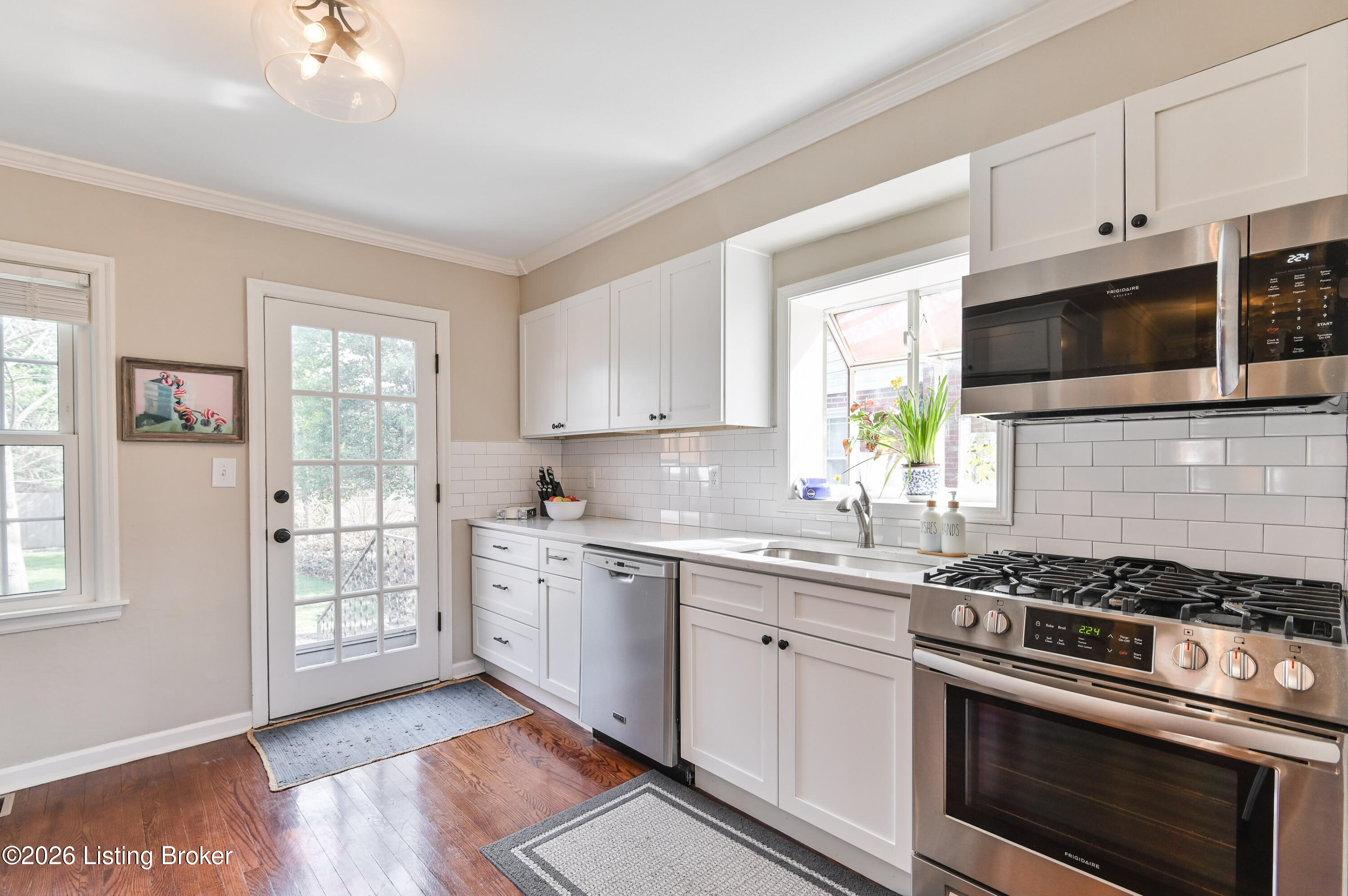 211 Merriman Road Louisville, KY 40207 - Photo 13 of 56 19 20260301-5375