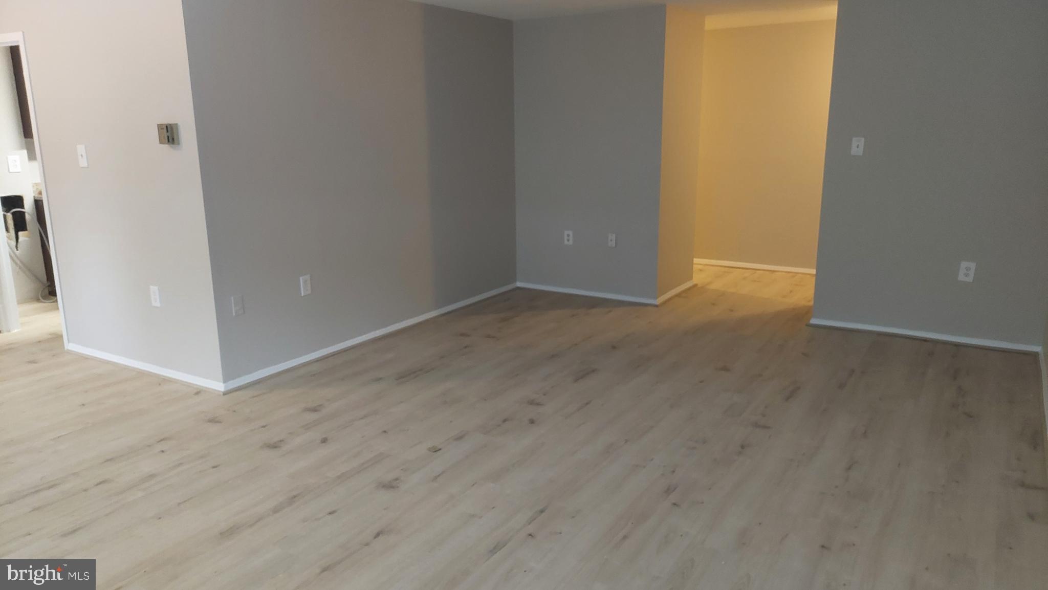 18622 Walkers Choice Road, Unit 6 Montgomery Village, MD 20886 - Photo 11 of 37 Living Room 7