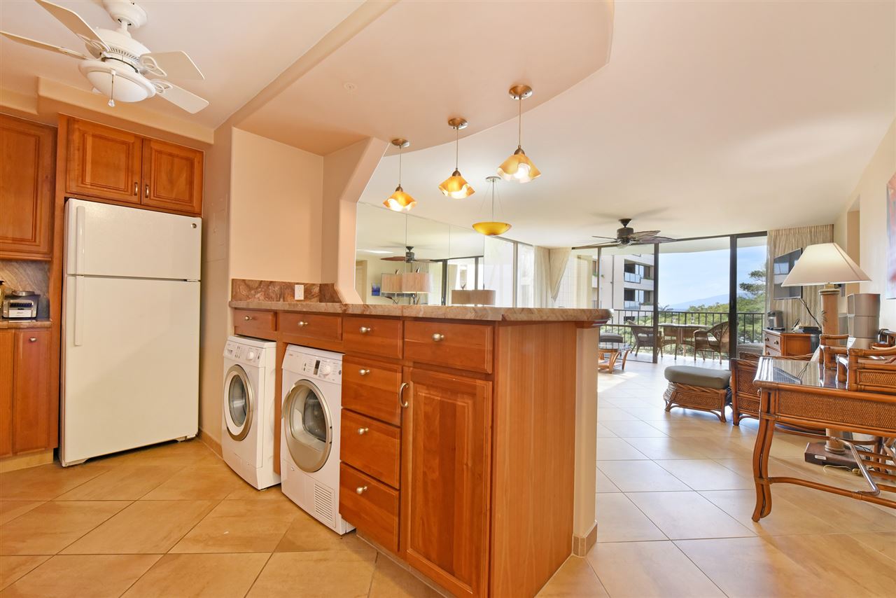 4327 Lower Honoapiilani Road, Unit 401 Lahaina, HI 96761 - Photo 9 of 30 Gallery Image 9