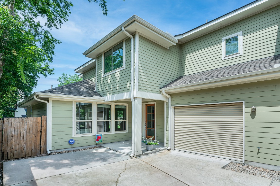 705 East 49th Street, Unit A Austin, TX 78751 - Photo 4 of 39 a house with outdoor space