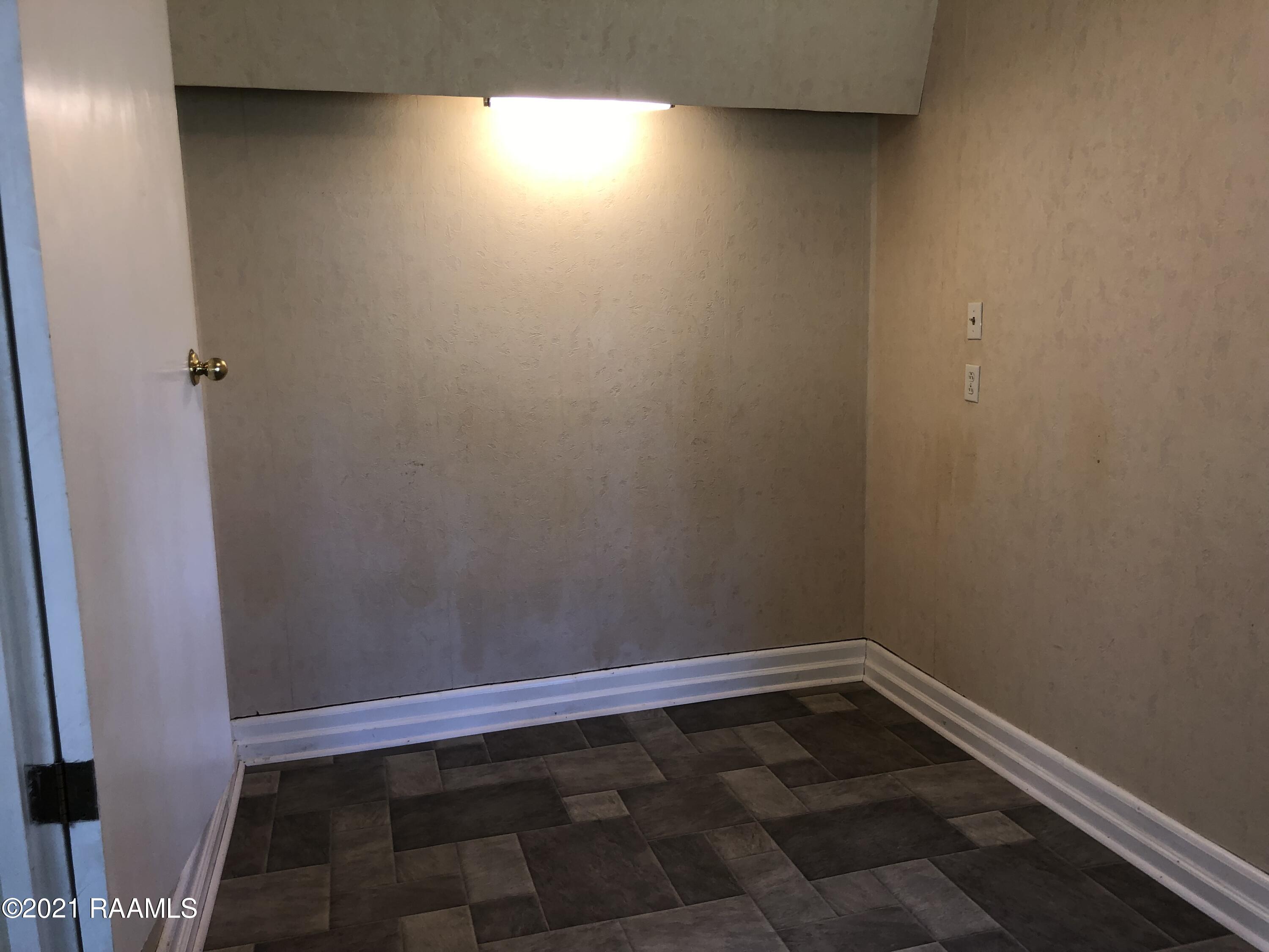 315 River Road Lafayette, LA 70501 - Photo 14 of 21 Breezeway Bonus Room