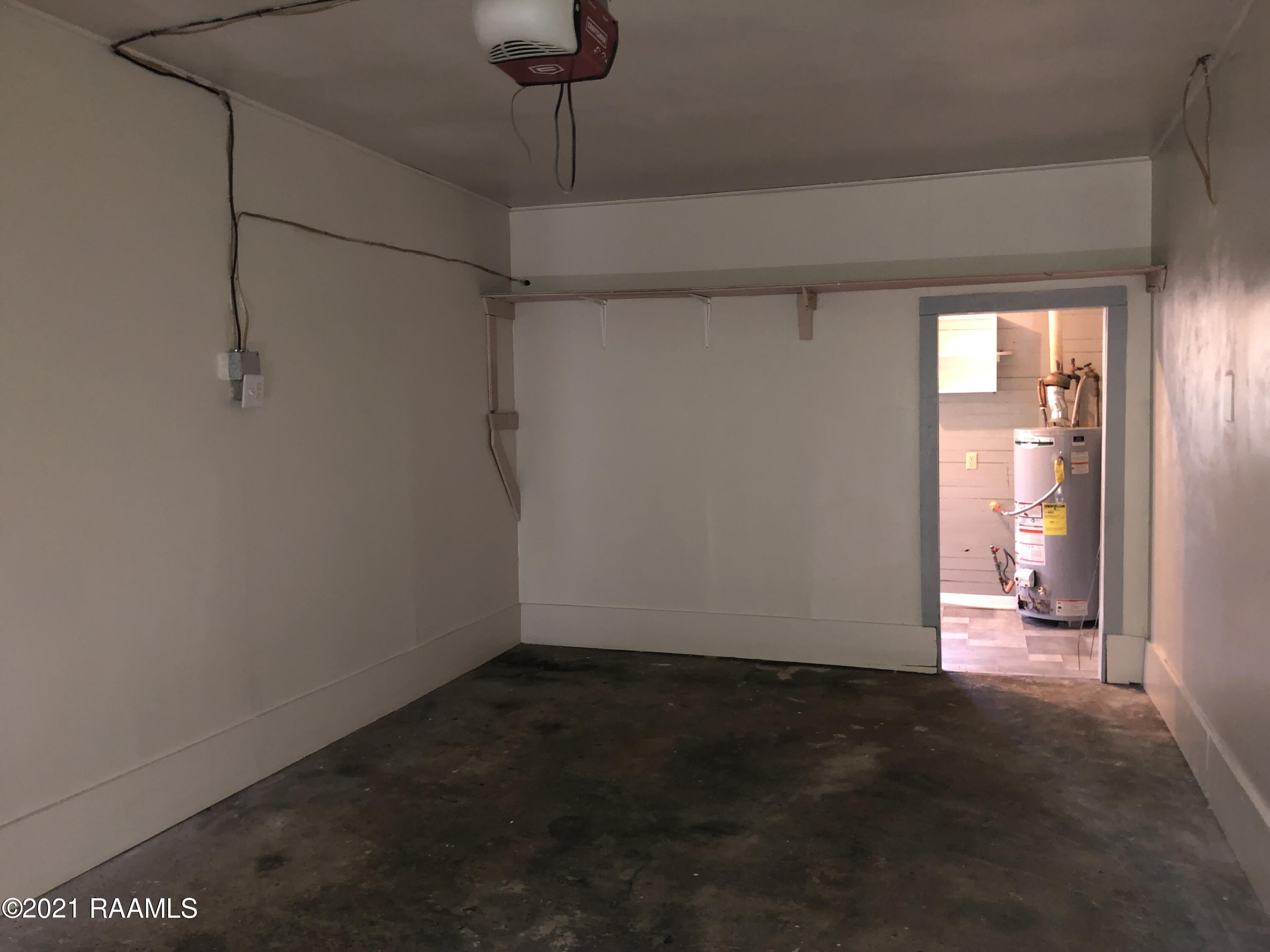 315 River Road Lafayette, LA 70501 - Photo 17 of 21 Single Garage with Opener