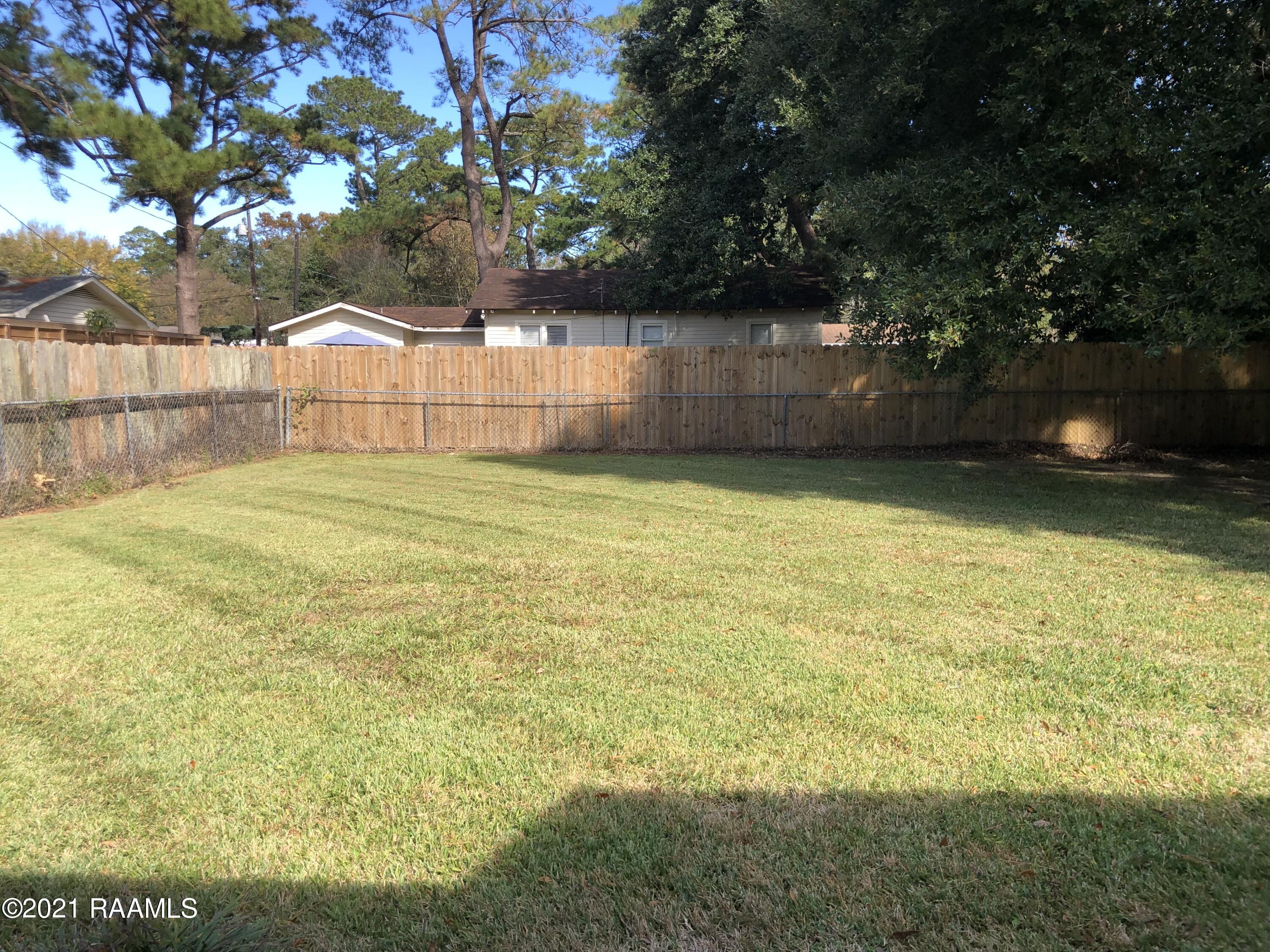 315 River Road Lafayette, LA 70501 - Photo 20 of 21 Large, fenced backyard