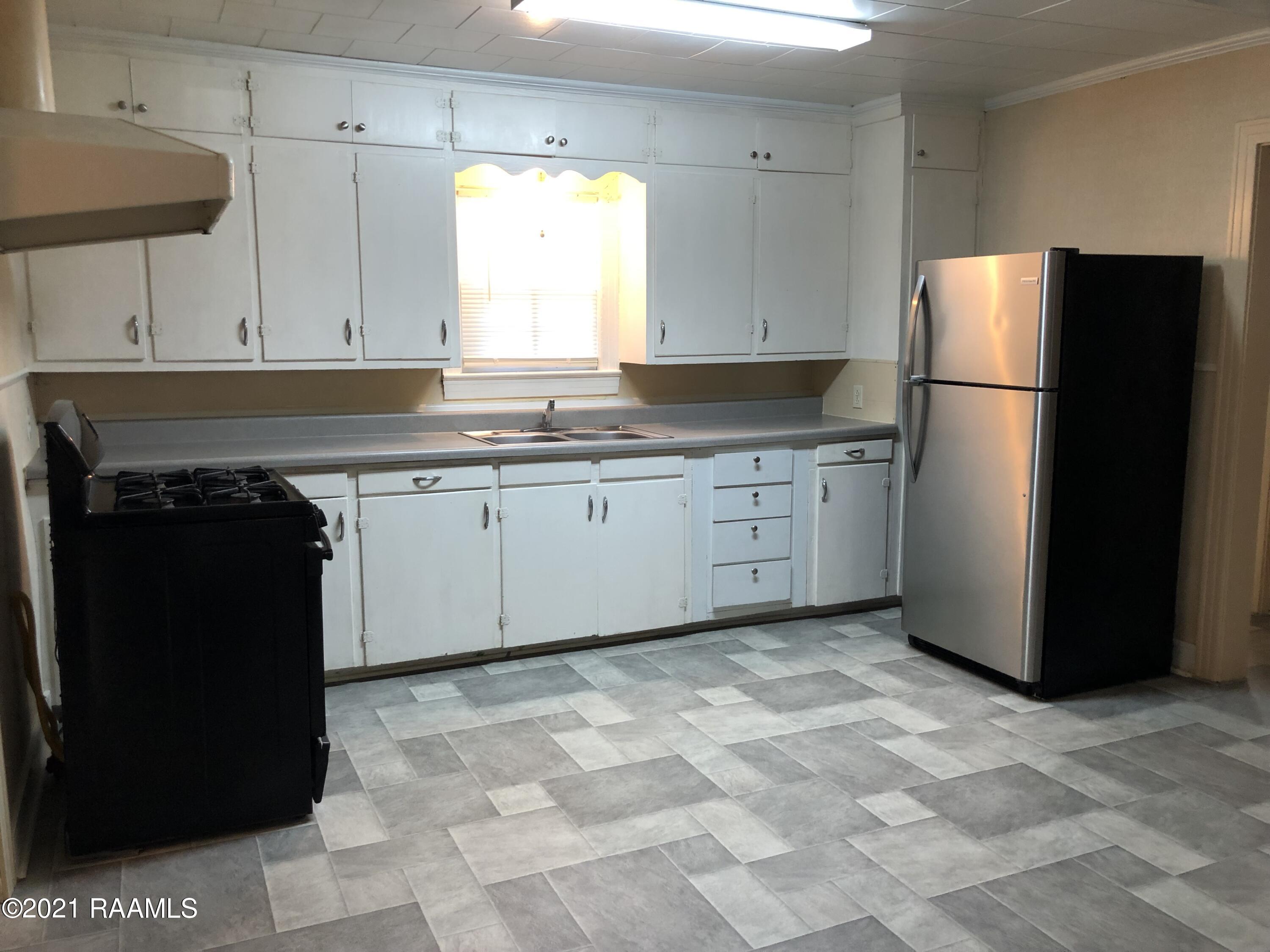 315 River Road Lafayette, LA 70501 - Photo 6 of 21 Kitchen with lots of cabinets