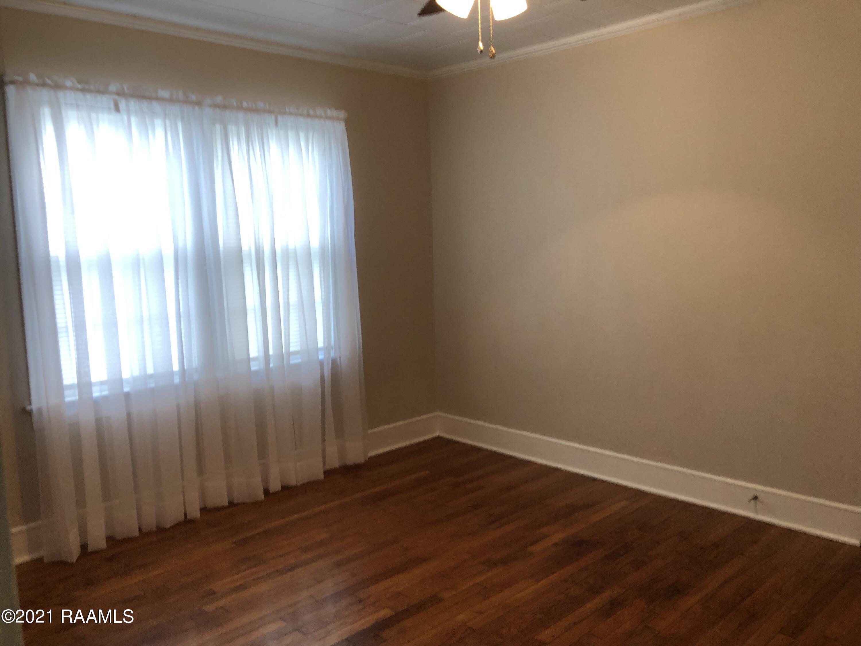 315 River Road Lafayette, LA 70501 - Photo 9 of 21 Middle Bedroom