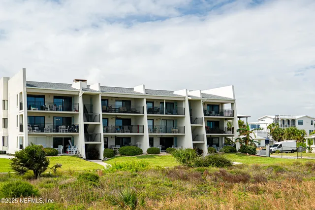 a view of a terrace with sky view
