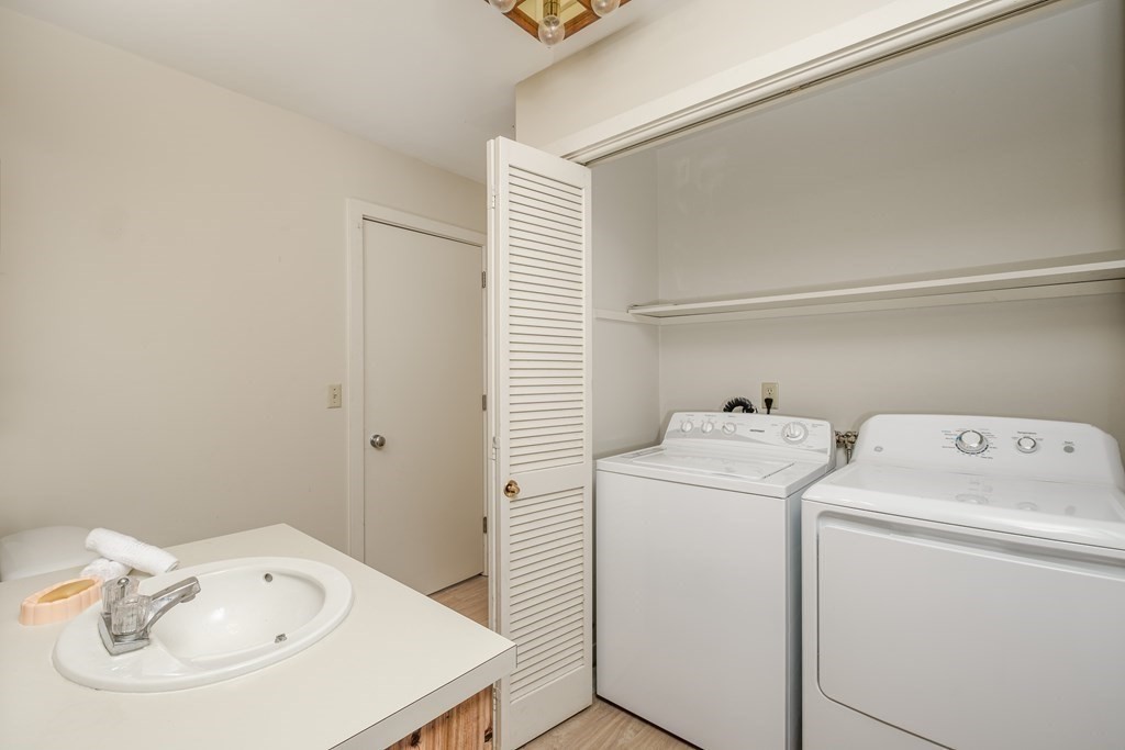 61 Tide Run Mashpee, MA 02649 - Photo 28 of 39 a utility room with dryer and washer