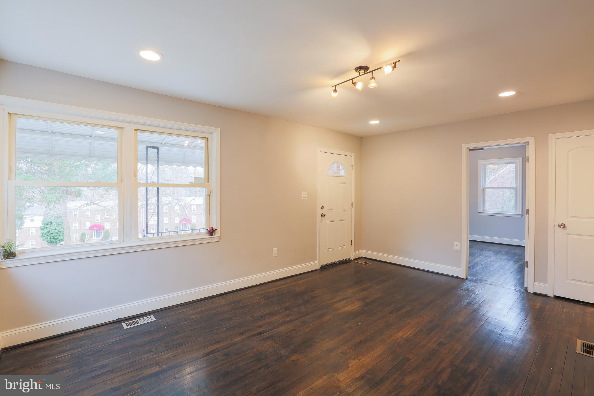 2711 Talbot Road Baltimore, MD 21216 - Photo 4 of 22 Living Room