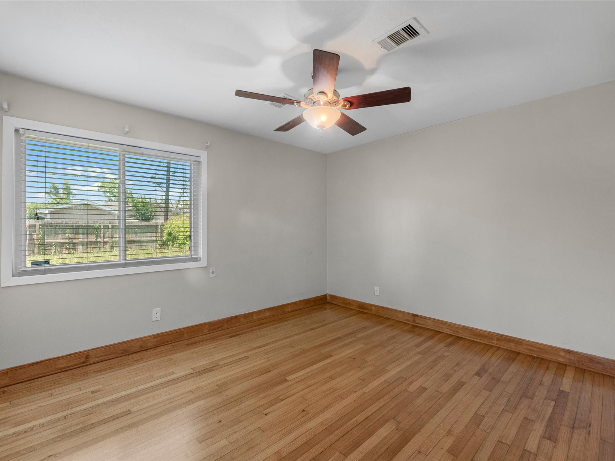 10319 Dunvegan Way Houston, TX 77013 - Photo 11 of 18