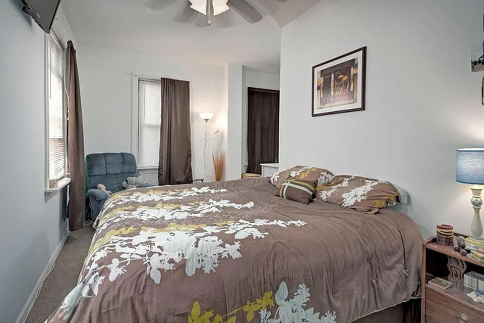 642 North Dearborn Street, Unit CH Chicago, IL 60654 - Photo 8 of 19 a bedroom with a bed and a dresser