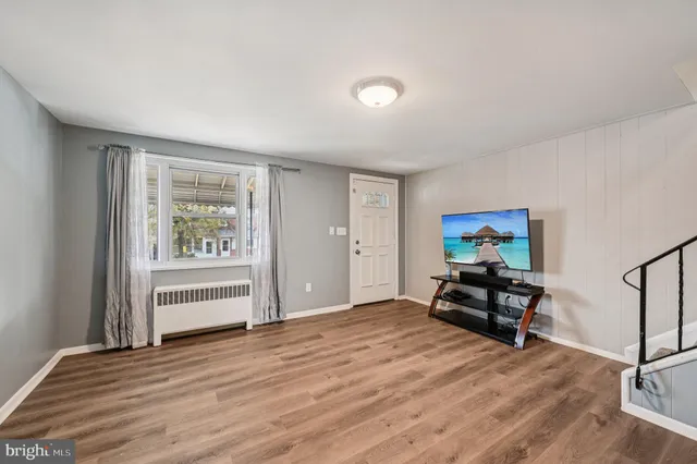a view of livingroom with hardwood