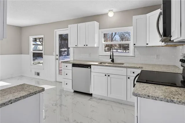 $149,900 | 611 West 23rd Street South, Independence, MO 64055