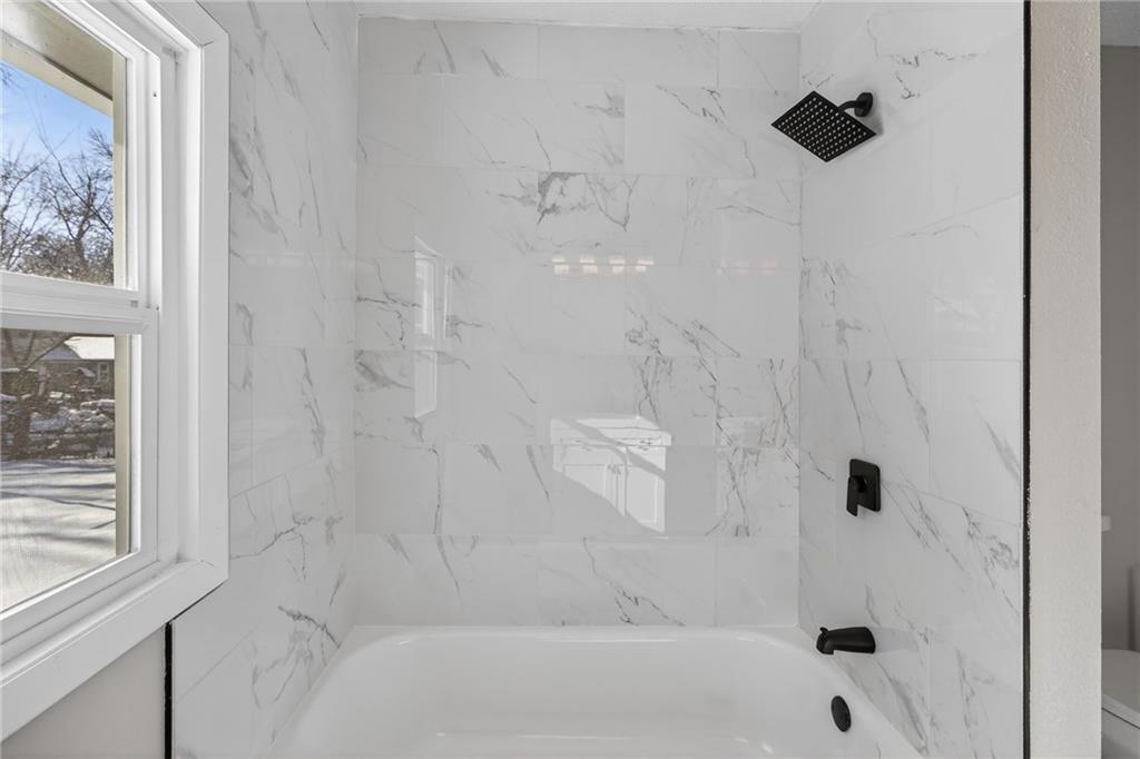 611 West 23rd Street South Independence, MO 64055 - Photo 18 of 23