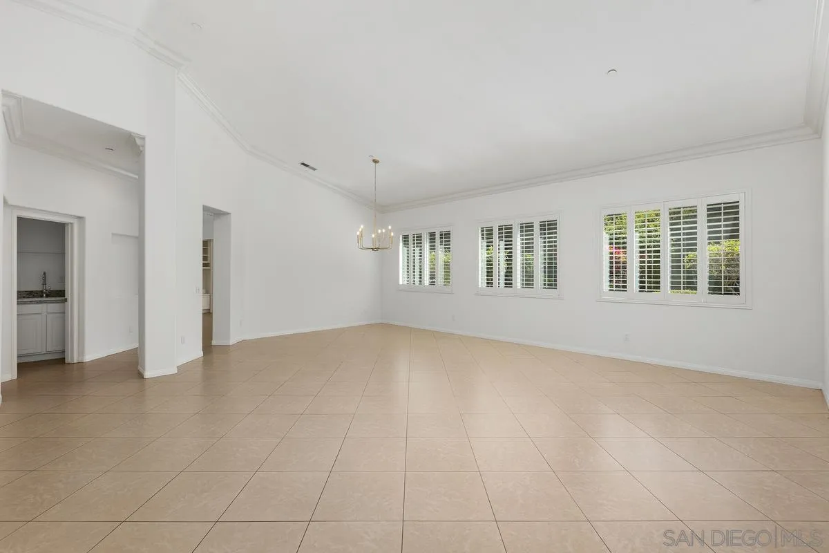 672 Inverlochy Drive Fallbrook, CA 92028 - Photo 8 of 47