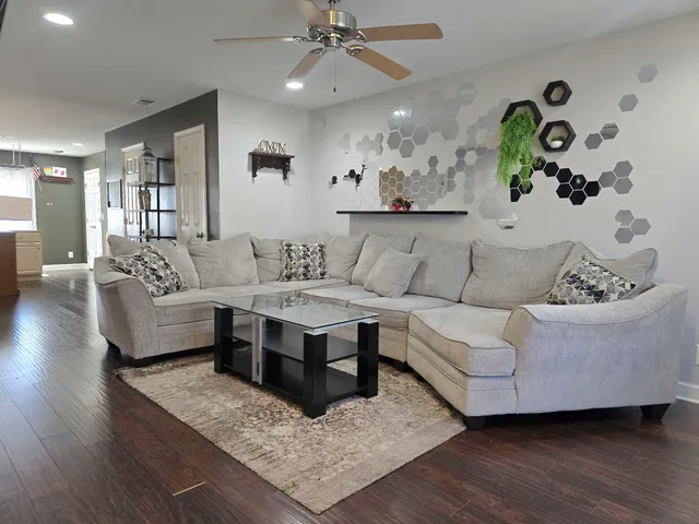 $1,600 | 610 Bradburn Village Circle, Antioch, TN 37013