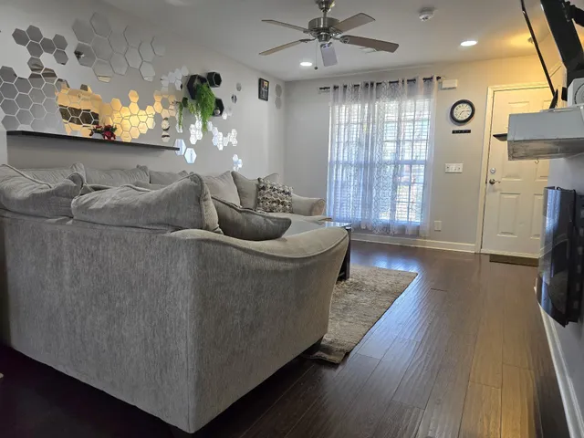 $1,600 | 610 Bradburn Village Circle, Antioch, TN 37013