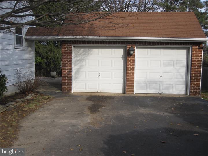 1115 Russell Road Willow Grove, PA 19090 - Photo 12 of 17 Garage