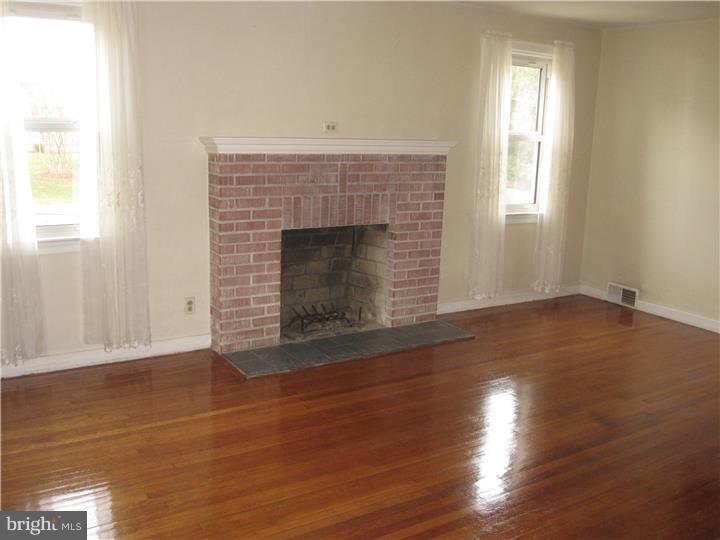 1115 Russell Road Willow Grove, PA 19090 - Photo 4 of 17 Living Room