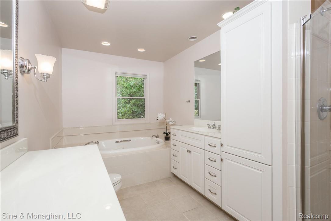 265 Ridgemont Road Grosse Pointe, MI 48236 - Photo 25 of 47 IMG_5096.jpg