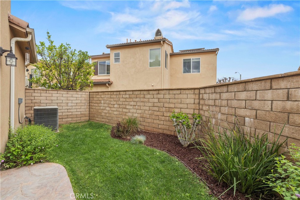 28940 Mirada Circulo Valencia, CA 91354 - Photo 20 of 25 a view of a backyard