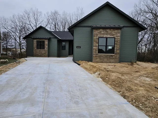 $624,900 | 402 Ski Pole Lane, La Valle, WI 53941
