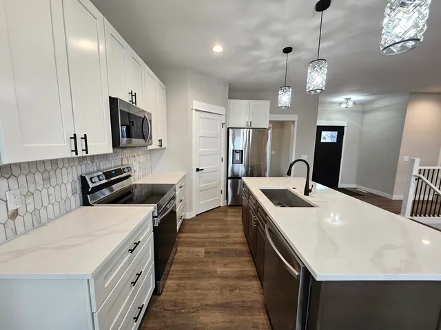 $624,900 | 402 Ski Pole Lane, La Valle, WI 53941