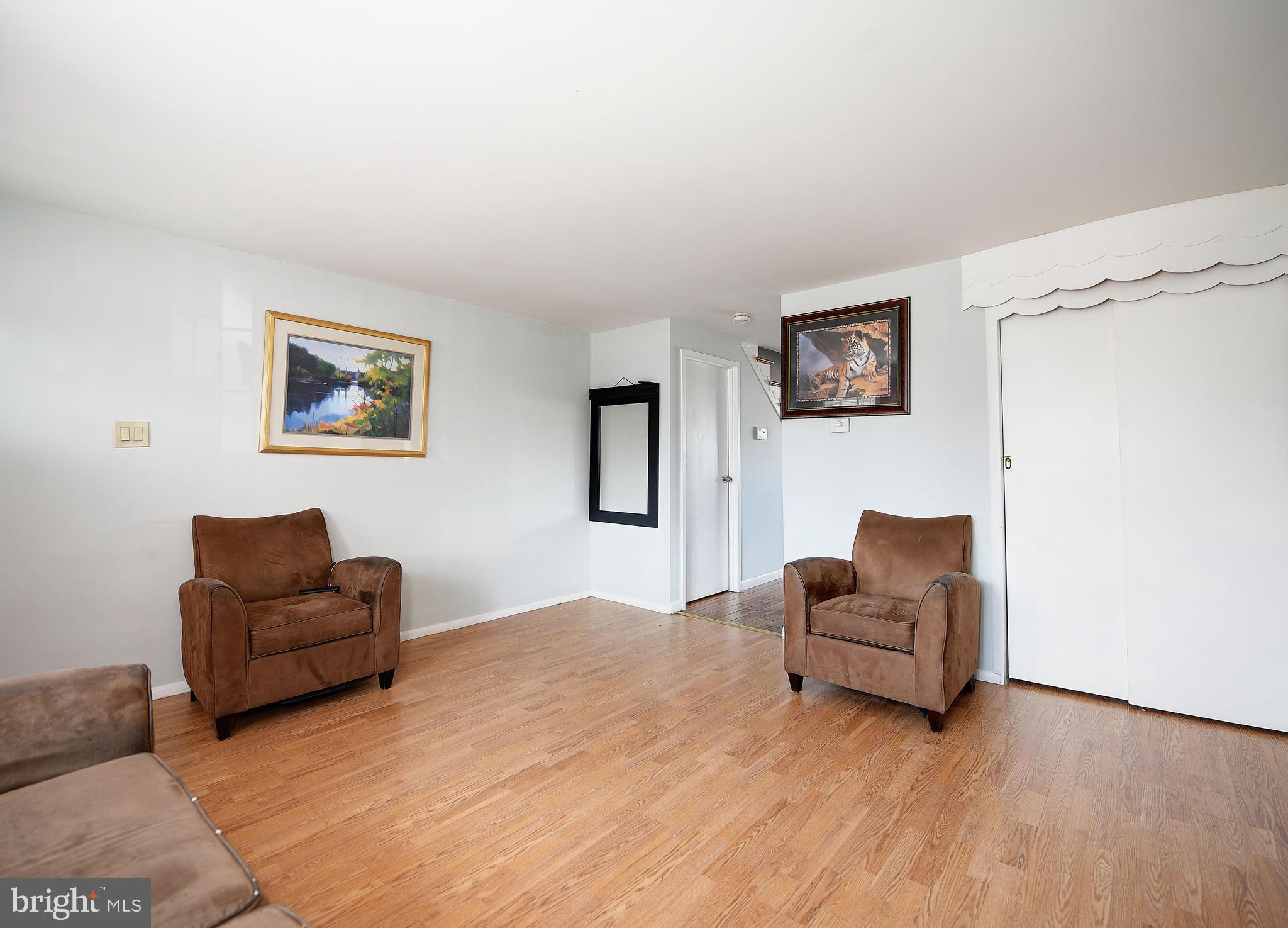 8044 Lansdale Road Baltimore, MD 21224 - Photo 5 of 20 Living Room