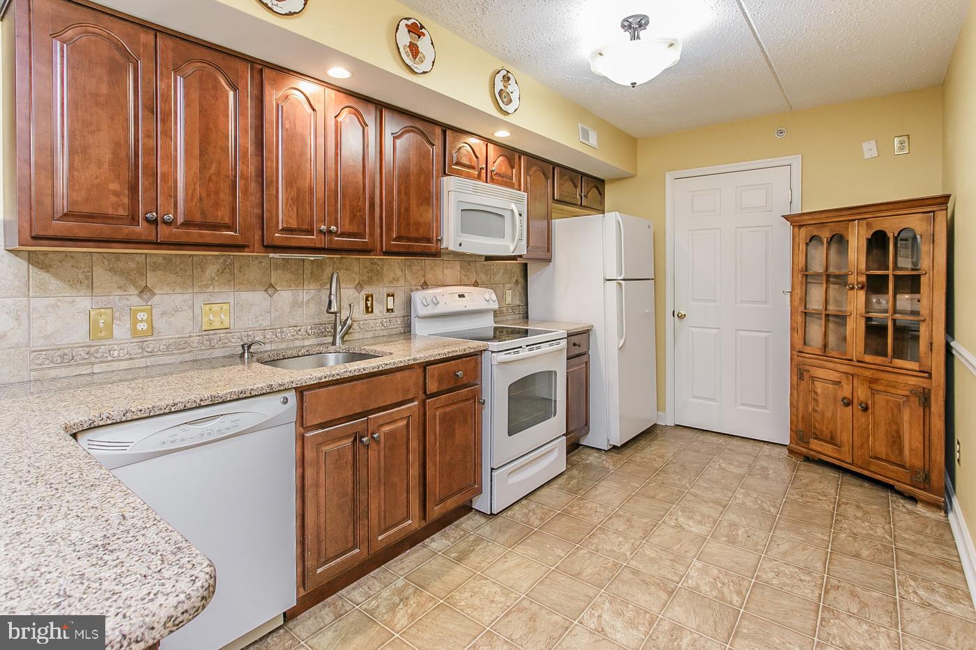 128 Brandon Road Norristown, PA 19403 - Photo 14 of 44 Kitchen