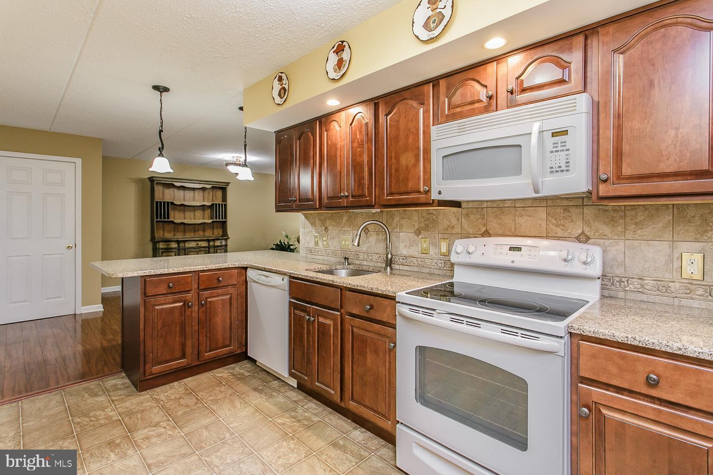 128 Brandon Road Norristown, PA 19403 - Photo 15 of 44 Kitchen