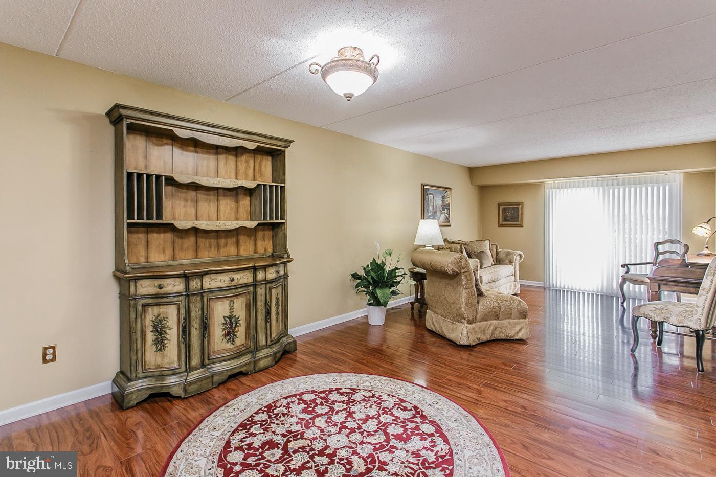 128 Brandon Road Norristown, PA 19403 - Photo 17 of 44 Living Area