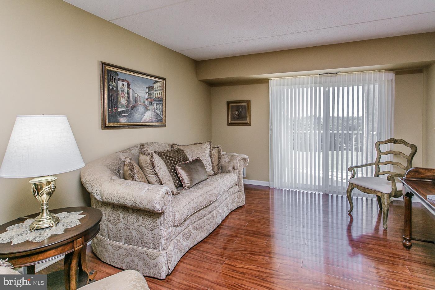 128 Brandon Road Norristown, PA 19403 - Photo 21 of 44 Living Area