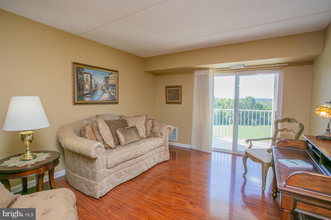 128 Brandon Road Norristown, PA 19403 - Photo 22 of 44 Living Area