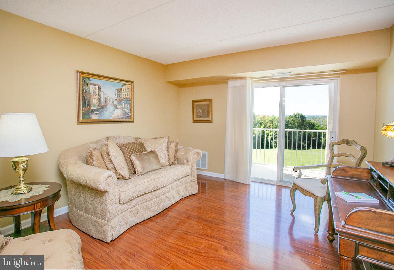 128 Brandon Road Norristown, PA 19403 - Photo 23 of 44 Living Area