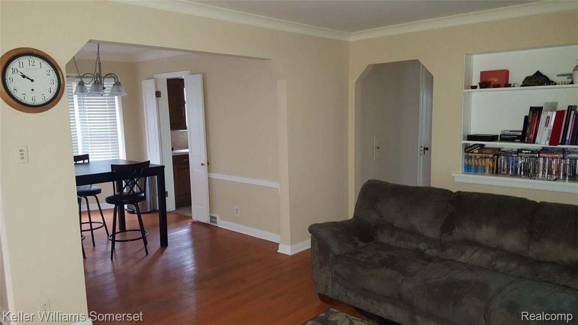 1448 Vernier Road Grosse Pointe, MI 48236 - Photo 11 of 34 06.jpg