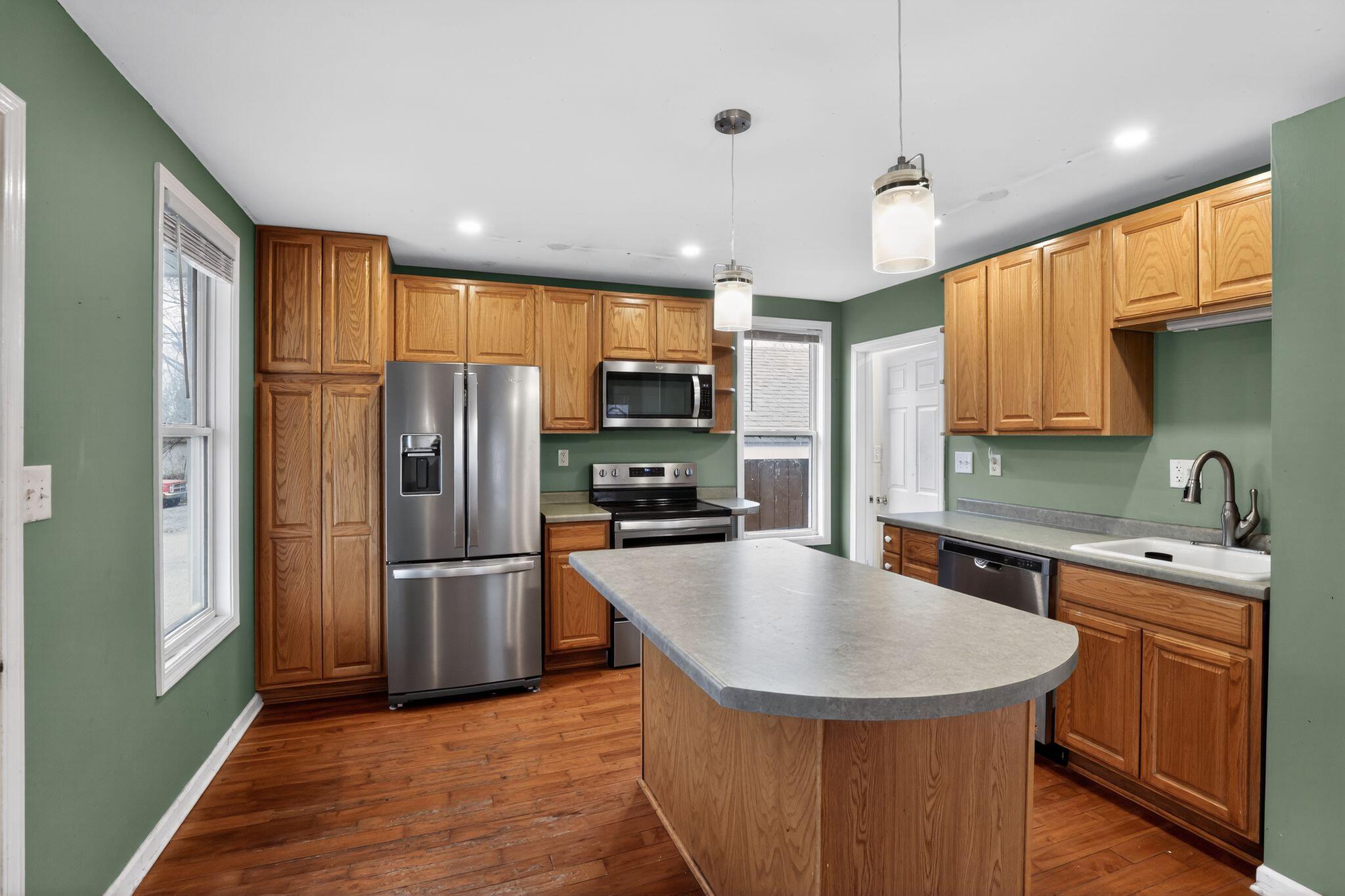 413 East Street Baraboo, WI 53913 - Photo 11 of 27 14_413_East_St_Baraboo_WI_53913_USA-Kitc