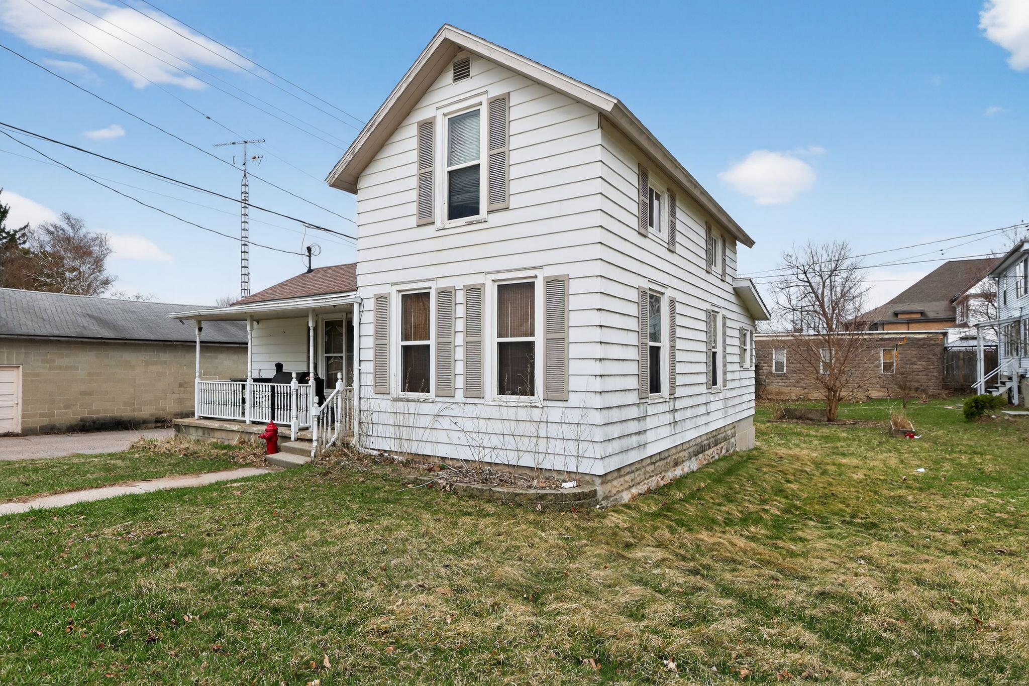413 East Street Baraboo, WI 53913 - Photo 2 of 27 07_413_East_St_Baraboo_WI_53913_USA-Exte