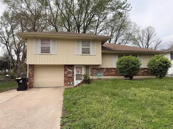 $170,000 | 11916 Armitage Drive, Grandview, MO 64030