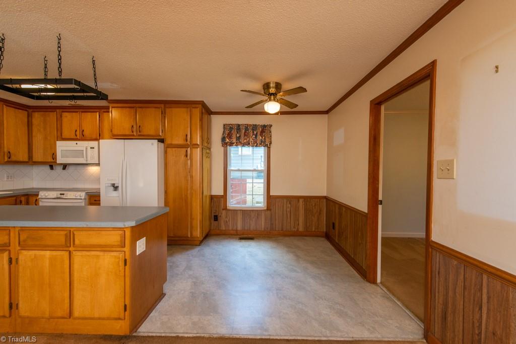 5417 Tower Road Greensboro, NC 27410 - Photo 15 of 42 Breakfast area