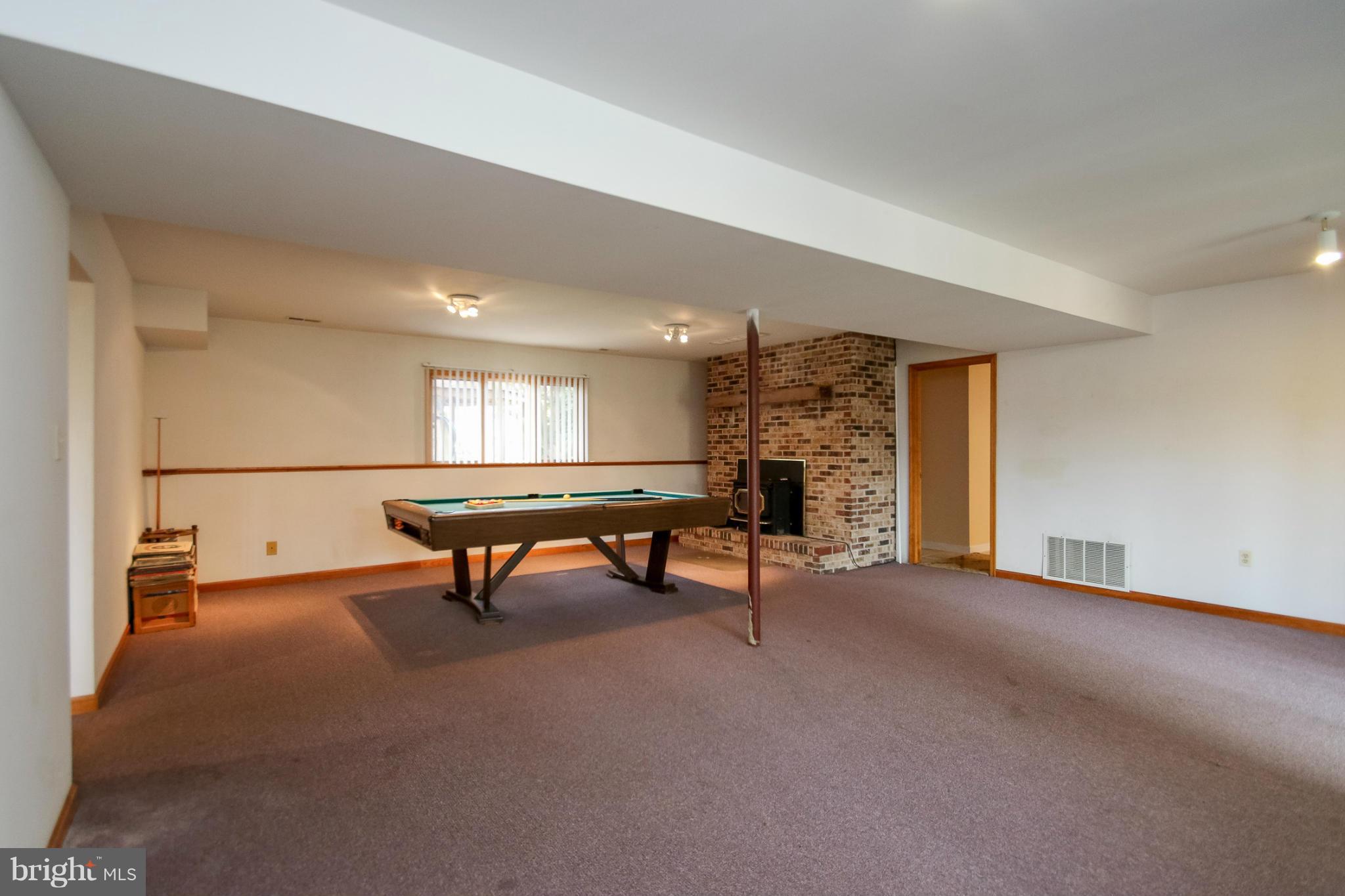 511 East Quaker Bottom Road Sparks, MD 21152 - Photo 22 of 30 a view of a livingroom with furniture and a table