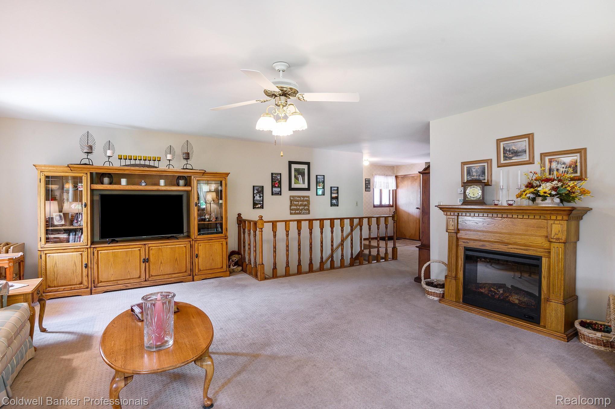 6522 East River Road Flushing, MI 48433 - Photo 12 of 29 Great Room