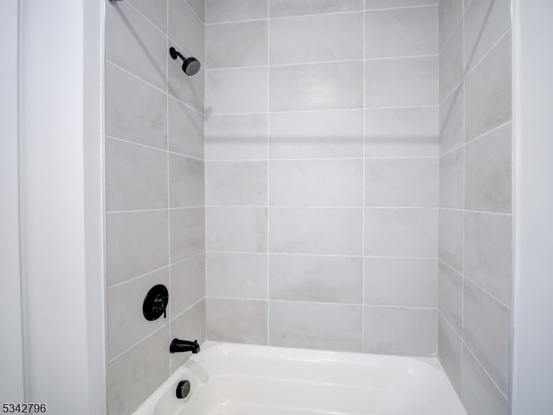 486 Market Street Newark, NJ 07105 - Photo 18 of 34 a bathroom with a bathtub