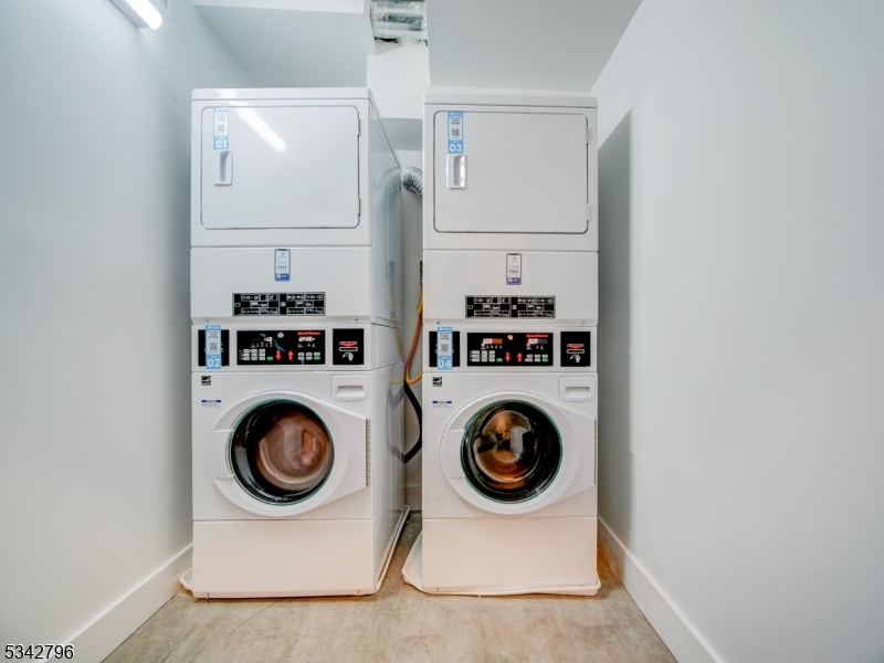 486 Market Street Newark, NJ 07105 - Photo 32 of 34 a utility room with dryer and washer