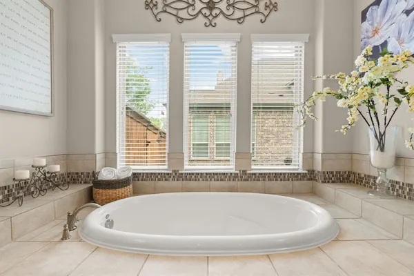 $1,000,000 | 9409 Blackpine Court, Lantana, TX 76226