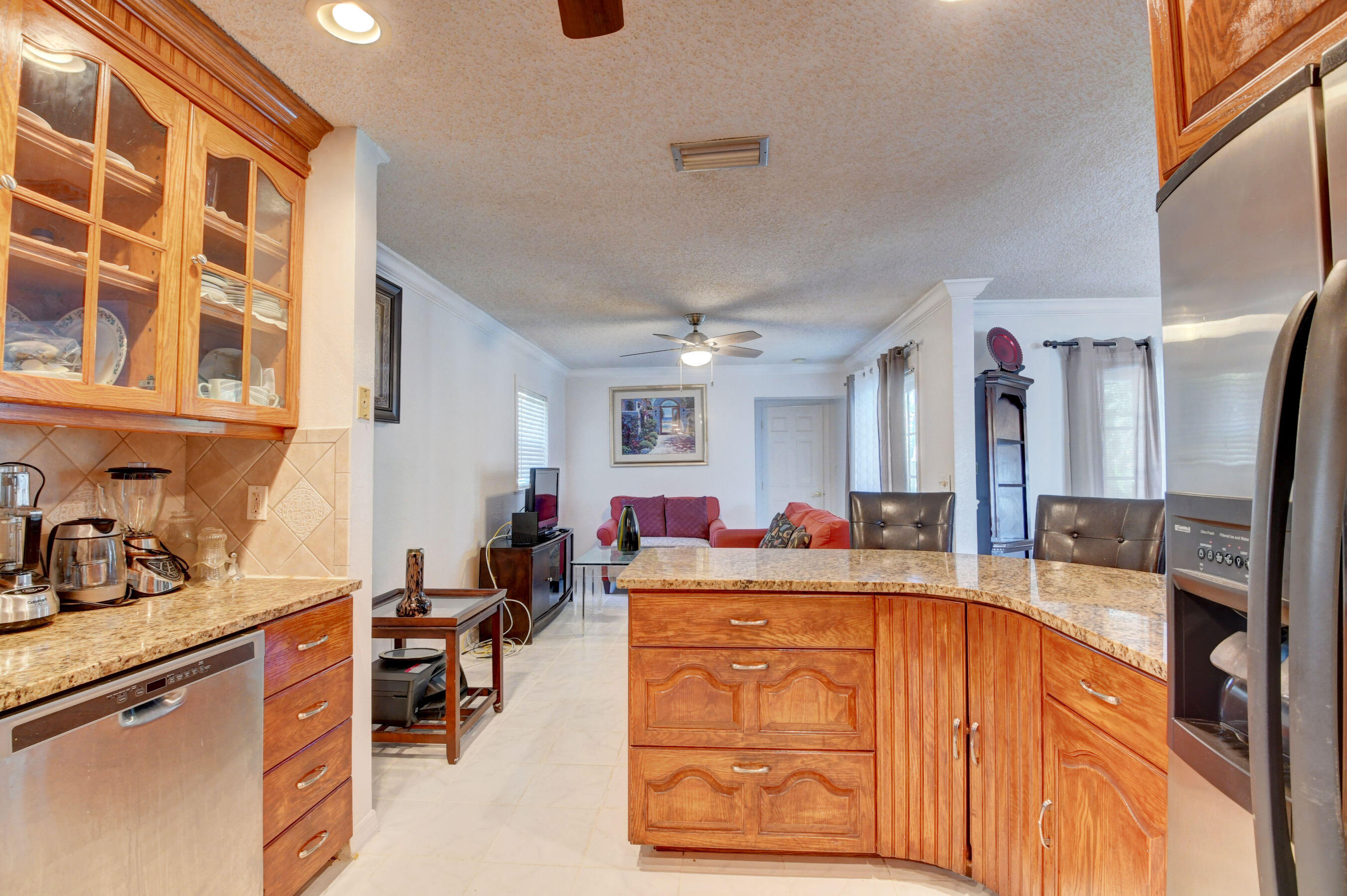 203 Northeast 28th Terrace Boca Raton, FL 33431 - Photo 8 of 19 bd98817a-e9af-46bc-95e0-9a045c5e593f_-_D